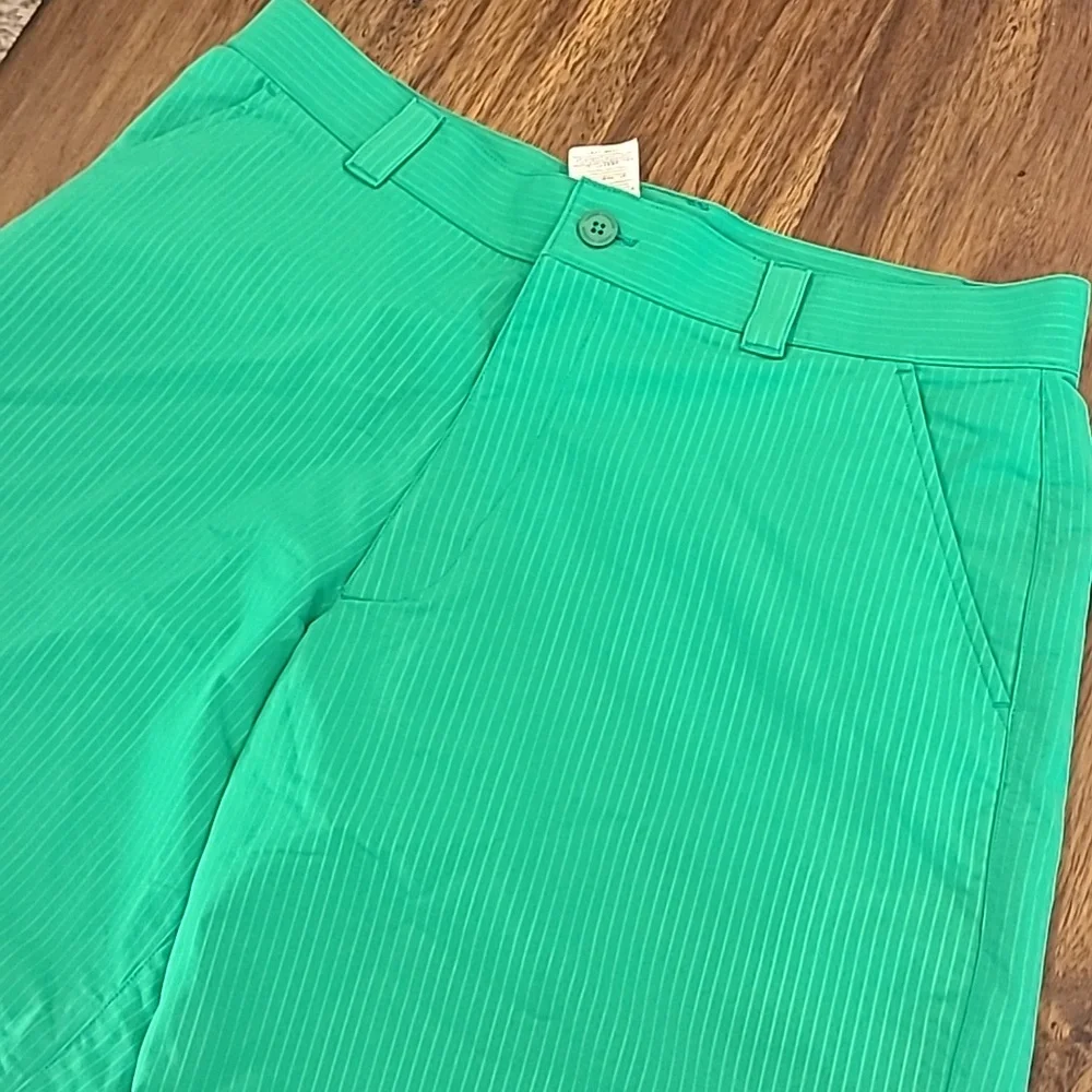 Green pin stripe Under Armour Golf Shorts Size 36